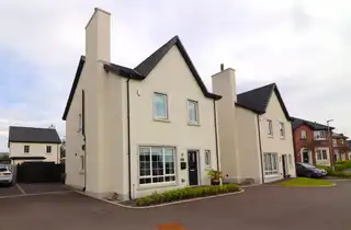 Image 1 for 16 Fairfields Manor