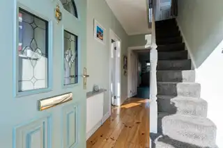 32 Holland CrescentImage 4