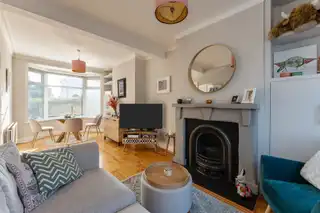 32 Holland CrescentImage 6